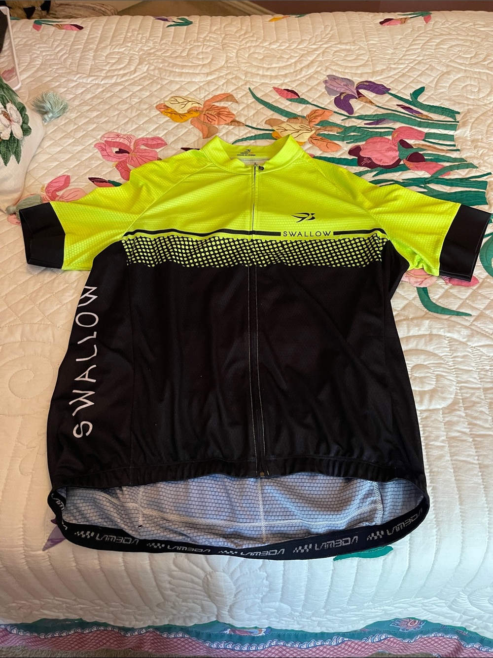 Men’s High-Visibility Yellow & Black Cycling Jersey